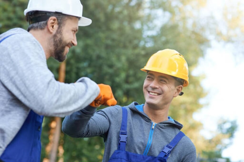 Friendly Creve Coeur Tree Service professionals providing dependable customer service and expert tree care for homeowners in Creve Coeur, MO.
